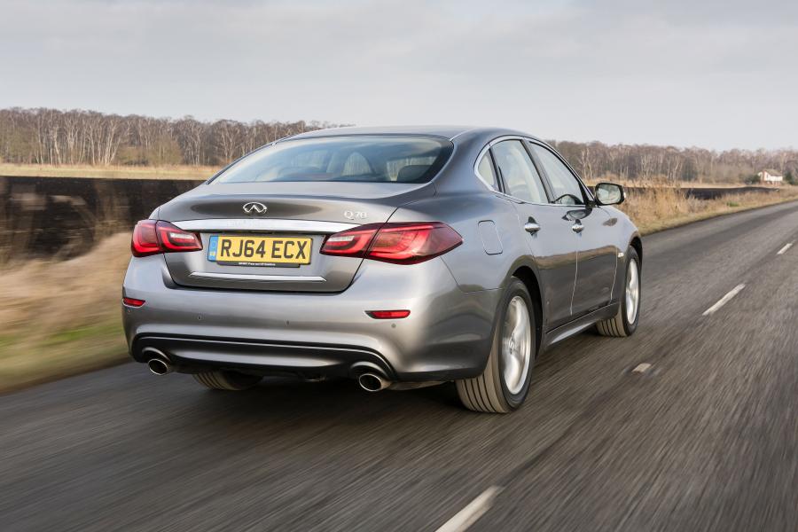  Infiniti Q70 Hybrid 2015 года  (UK) (фото 9 из 23)
